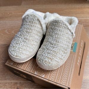 NWT TOMS India White Metallic Boucle Women 6